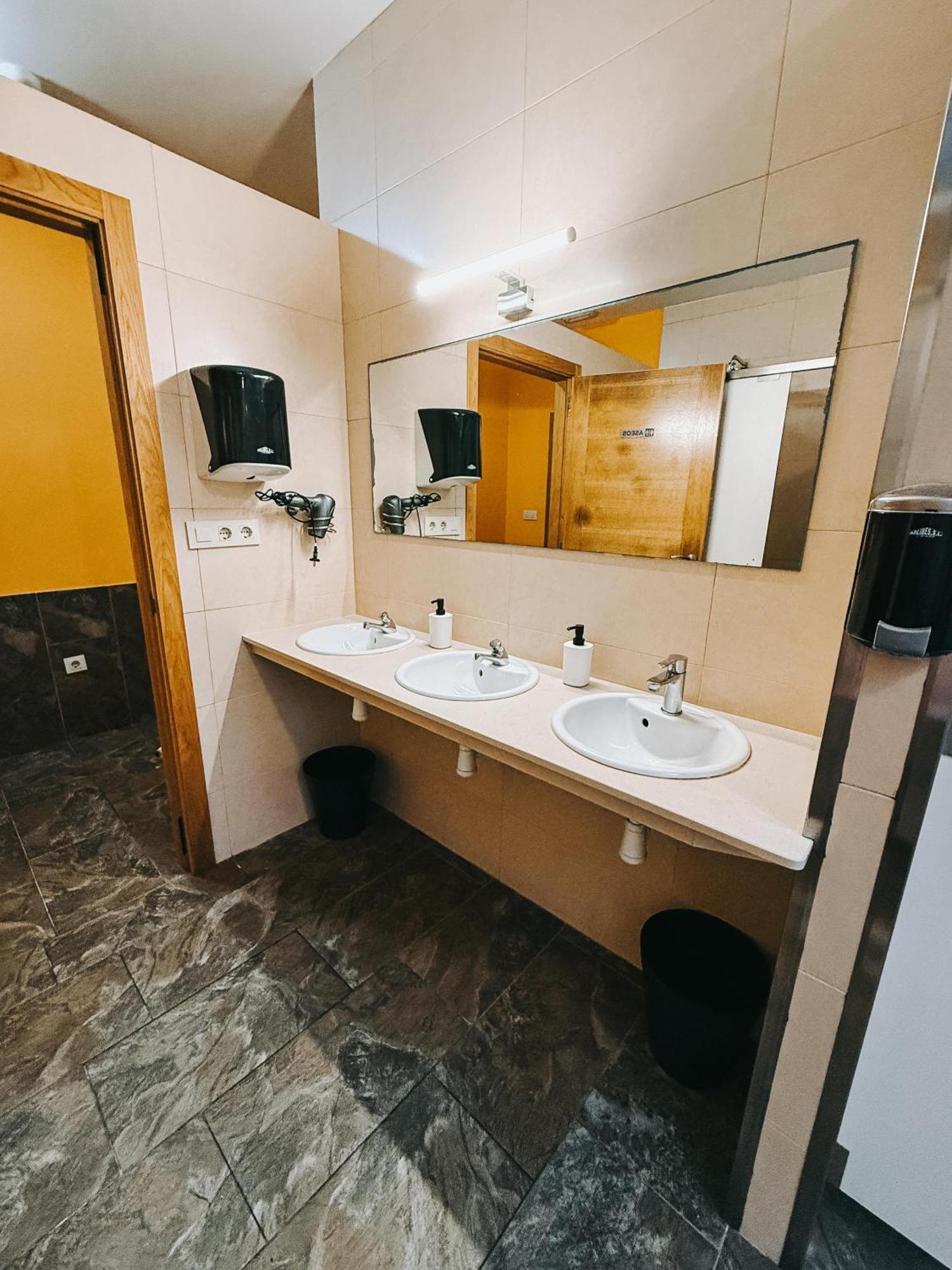 Albergue Lecer Sobrado Porta Ngoại thất bức ảnh